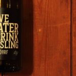 Save Water Drink Riesling – Geiler Name für einen geilen Spaßwein